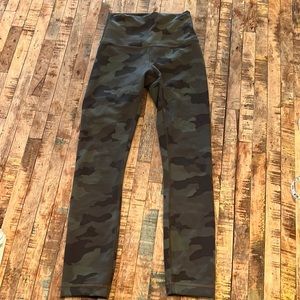 Lululemon wonder under size 2 high rise  25inch